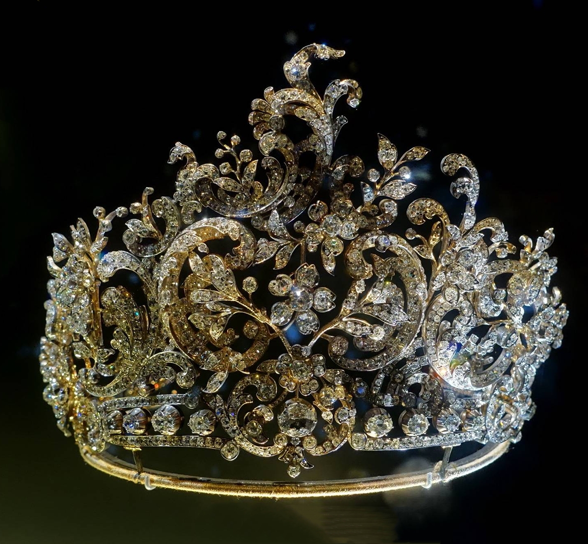这王冠后面充公了,一直在符腾堡博物馆展出中.