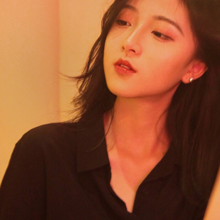 想打你一顿 也想抱抱你 想问你怎么还不来找…