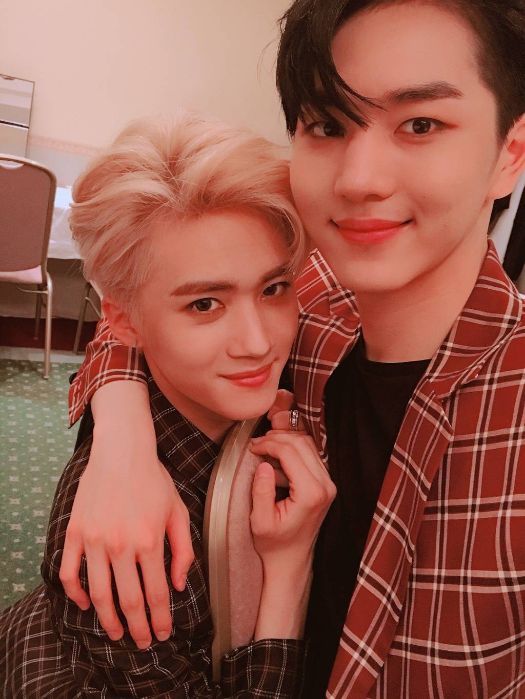 pentagon 闫桉(yanan)姜炯求(kino)