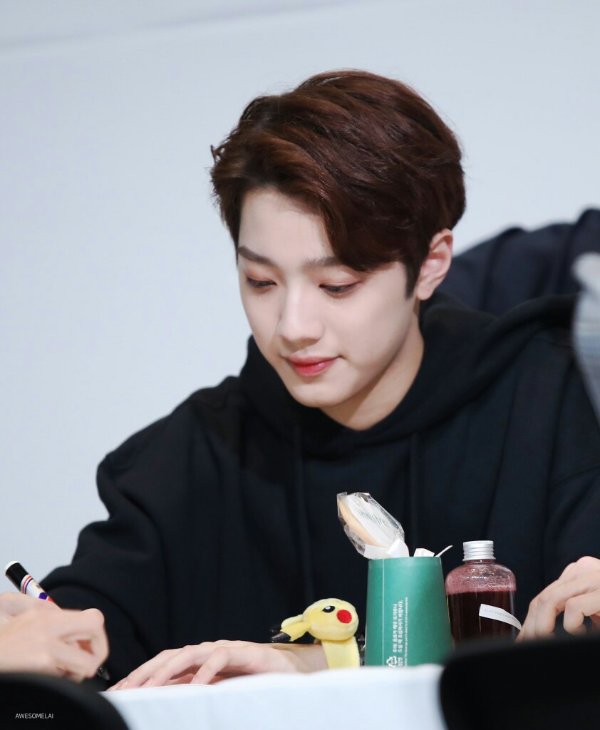 kuanlin 奶罐 赖冠霖