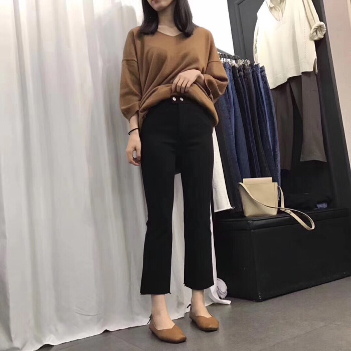 焦糖色,黑色不错!