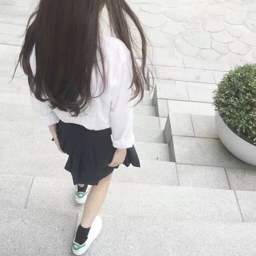 他背里 还不能生气 还可以暖手  就是想两个人打打闹闹 情话 闺蜜头像