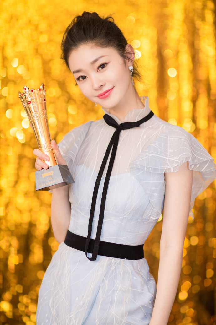 宋轶 参加2017瑞丽美容大赏获得2017年度青春