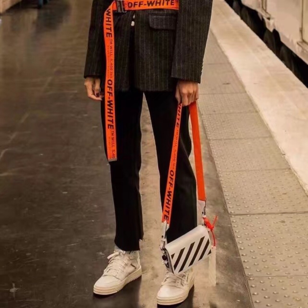 off-white binder clip*