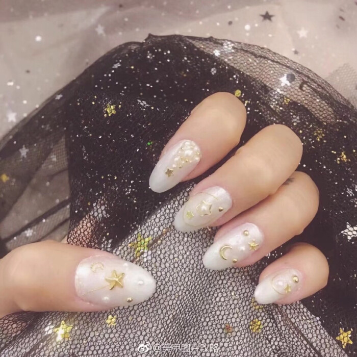 美甲珍珠白 月亮星星