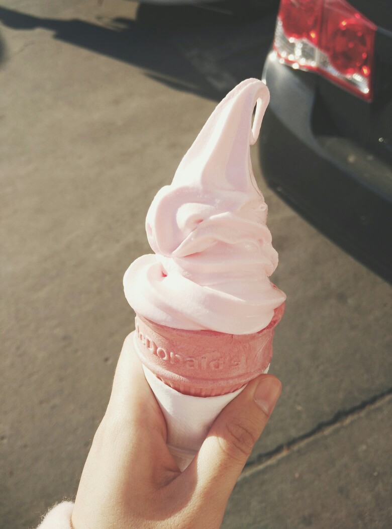 壁纸 美食 甜筒 冰淇淋