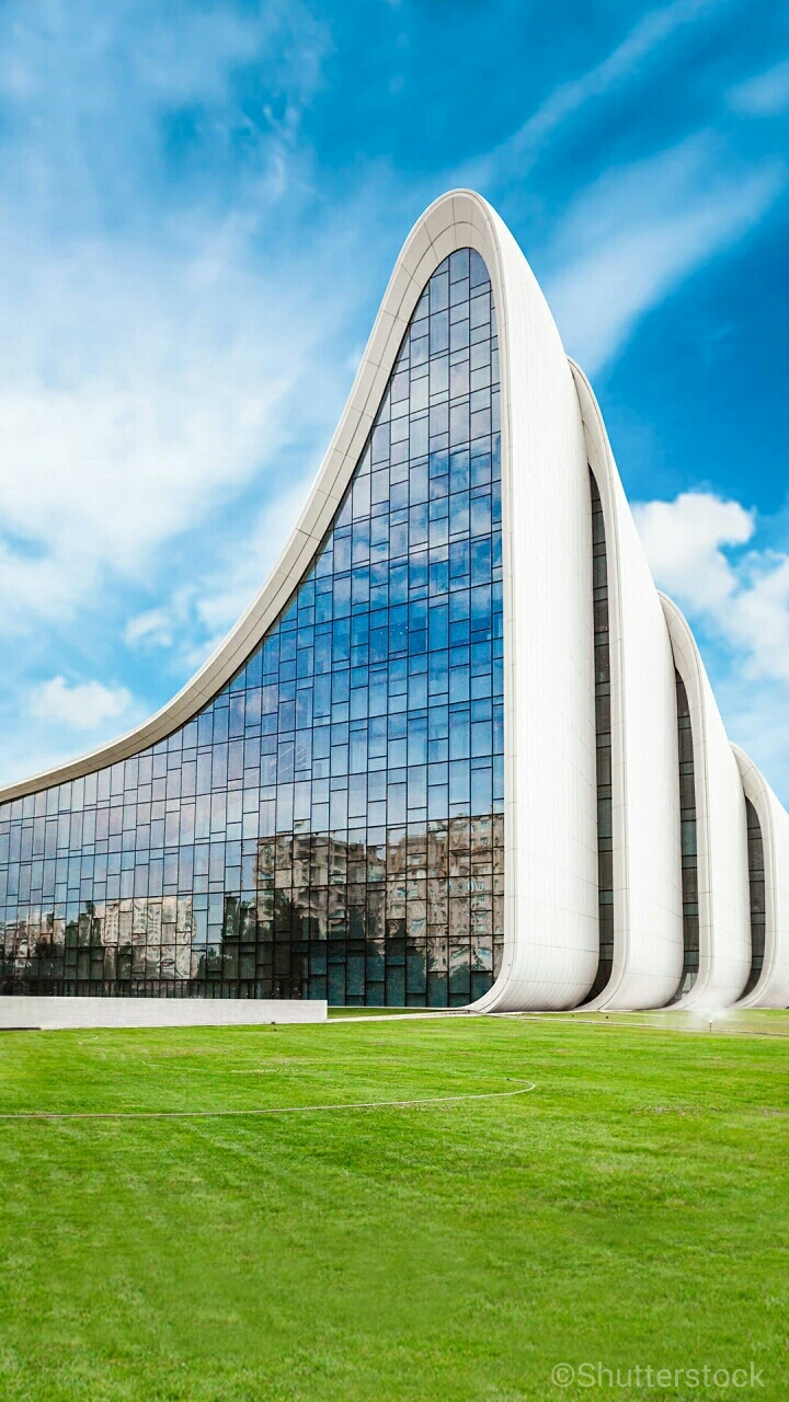 阿塞拜疆建筑之旅 1997年,阿塞拜疆任命著名建筑师扎哈·哈迪德为盖达