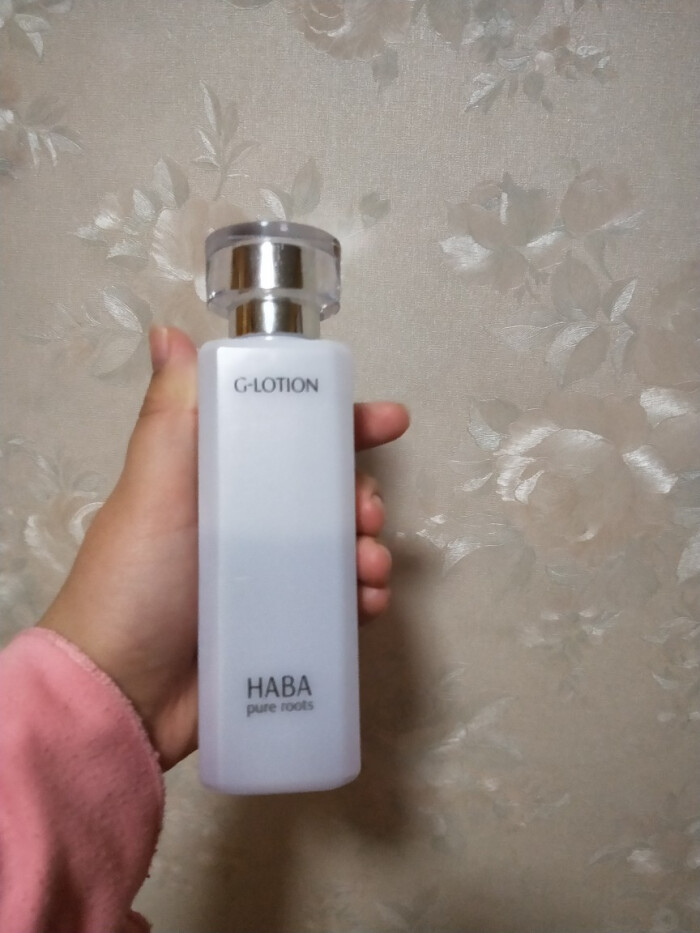 HABA化妆水,说是日本的一个药妆品牌。当皮…