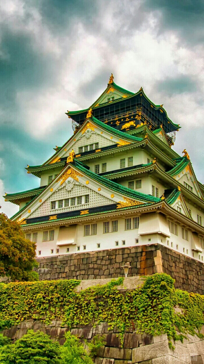 漫游日本大阪城是大阪著名的旅游观光景点,也是大阪的象征.