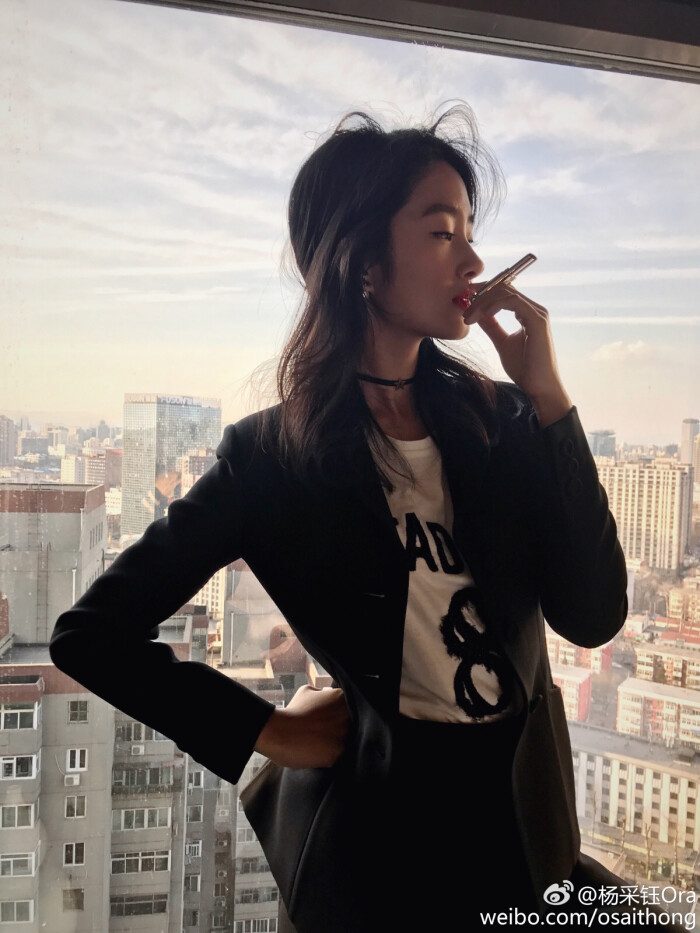杨采钰 
