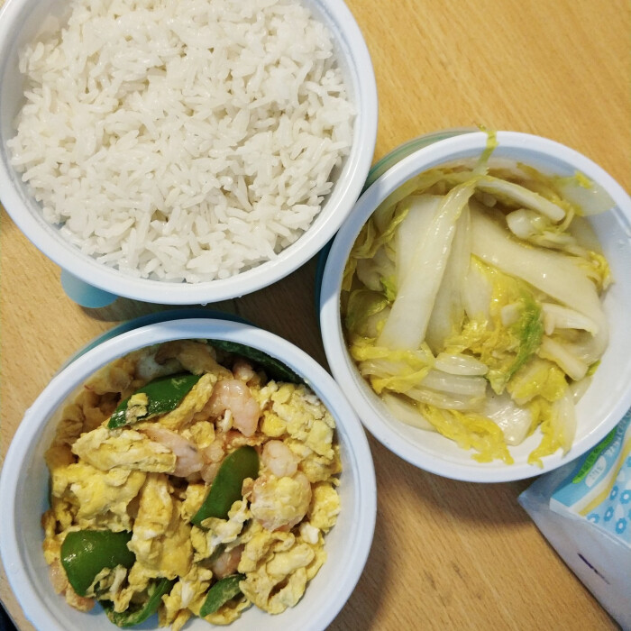 小花膳食 虾仁炒饭 青菜 米饭