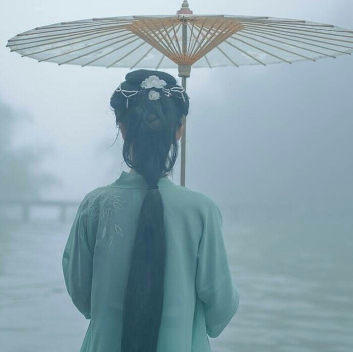 寄君一曲,不问曲终人聚散古风头像 自截真人古风头像