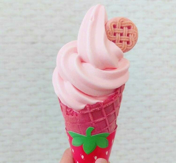 麦当劳 新品草莓冰淇淋 甜筒 ~baoli