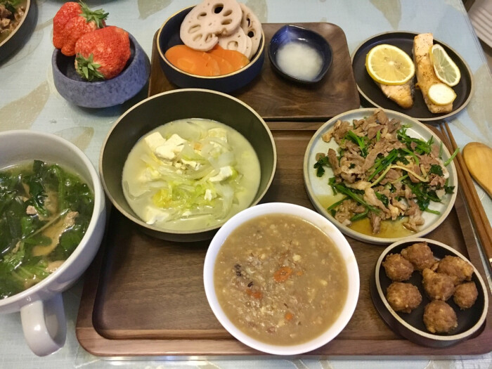 骨汤干虾仁白菜豆腐+烤三文鱼+清炒羊肉+炸…