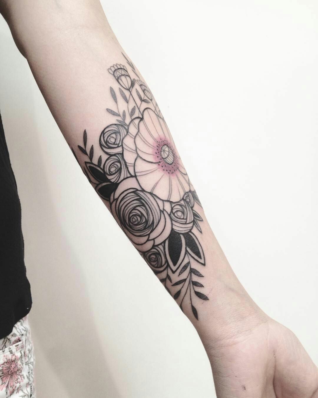 小臂花卉纹身小臂纹身图案参考罂粟花纹身玫瑰花纹身
