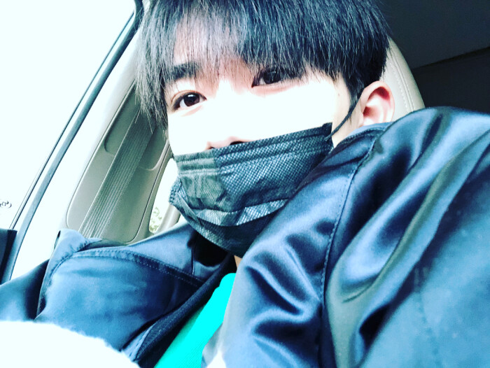 易烊千玺 ins