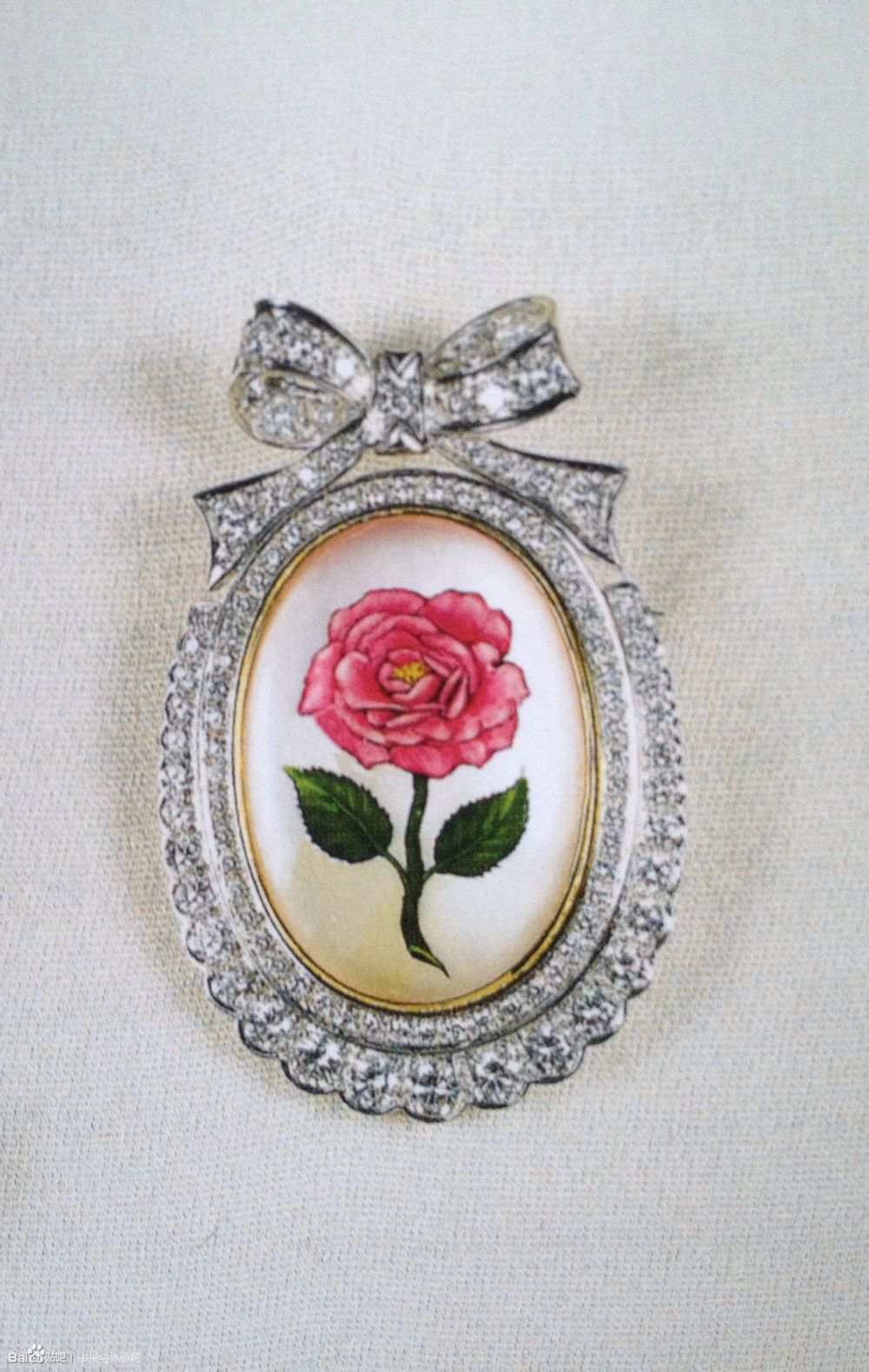 centenary rose brooch 百年玫瑰胸针这枚胸针对于女王自己来说意义