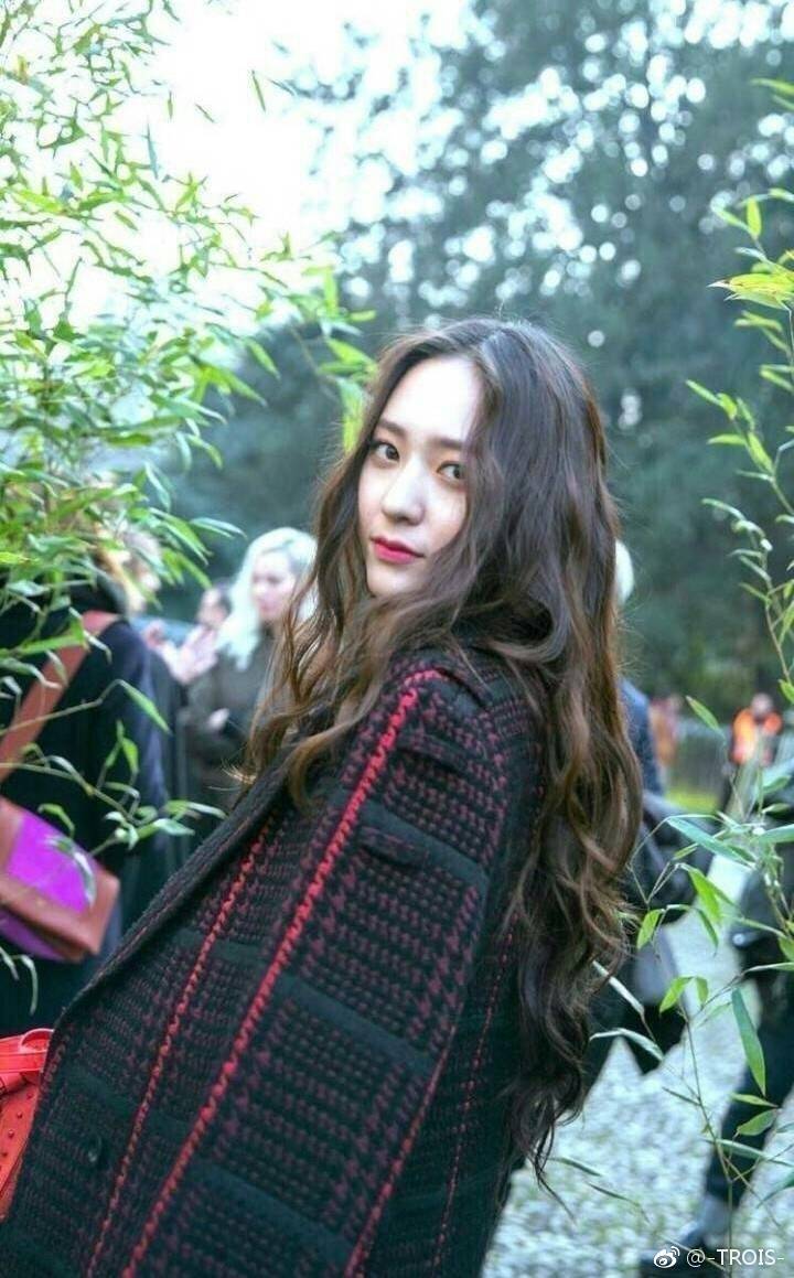 巨撩人的高清壁纸 #郑秀晶##郑秀晶画报