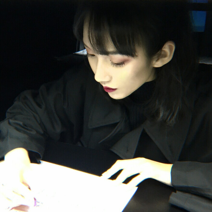 世中仙儿の女生头像〔气质〕〔高冷〕〔原宿风〕