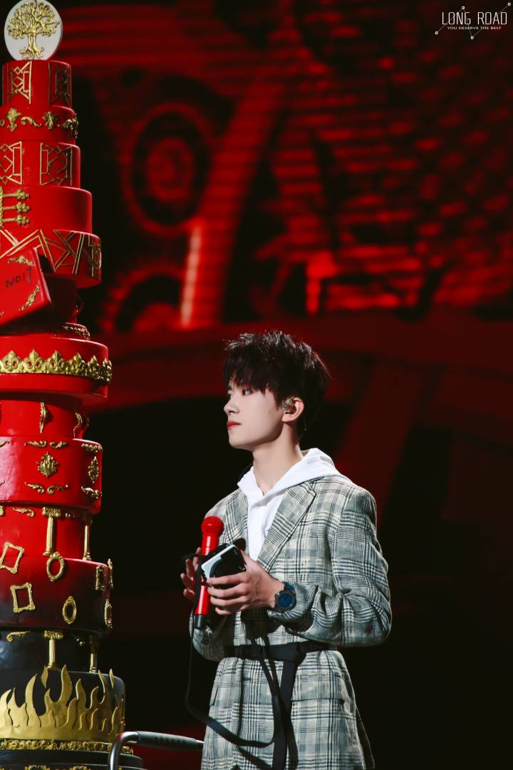 易烊千玺 #tfboys 1128易烊千玺十七岁生日会 高清 帅气