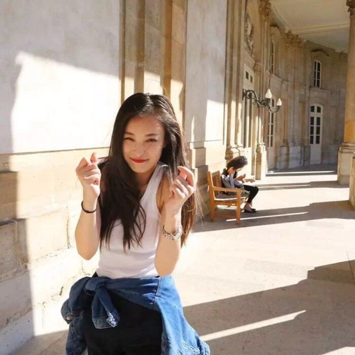倪妮 头像 ins