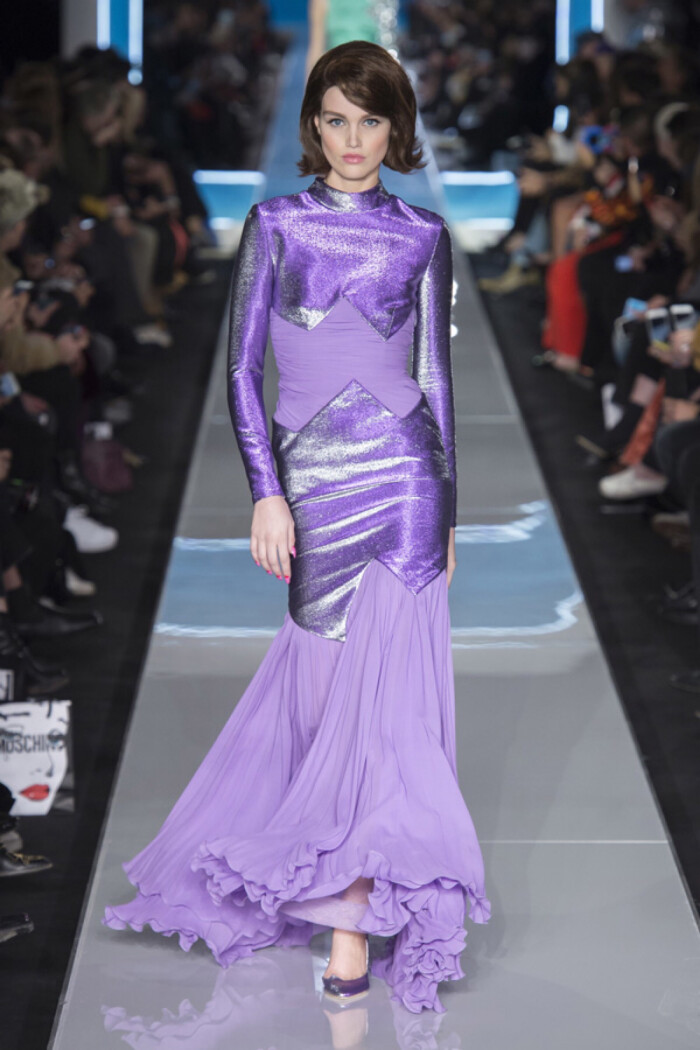 moschino(莫斯其诺)于米兰时装周发布2018秋冬系列高级成衣