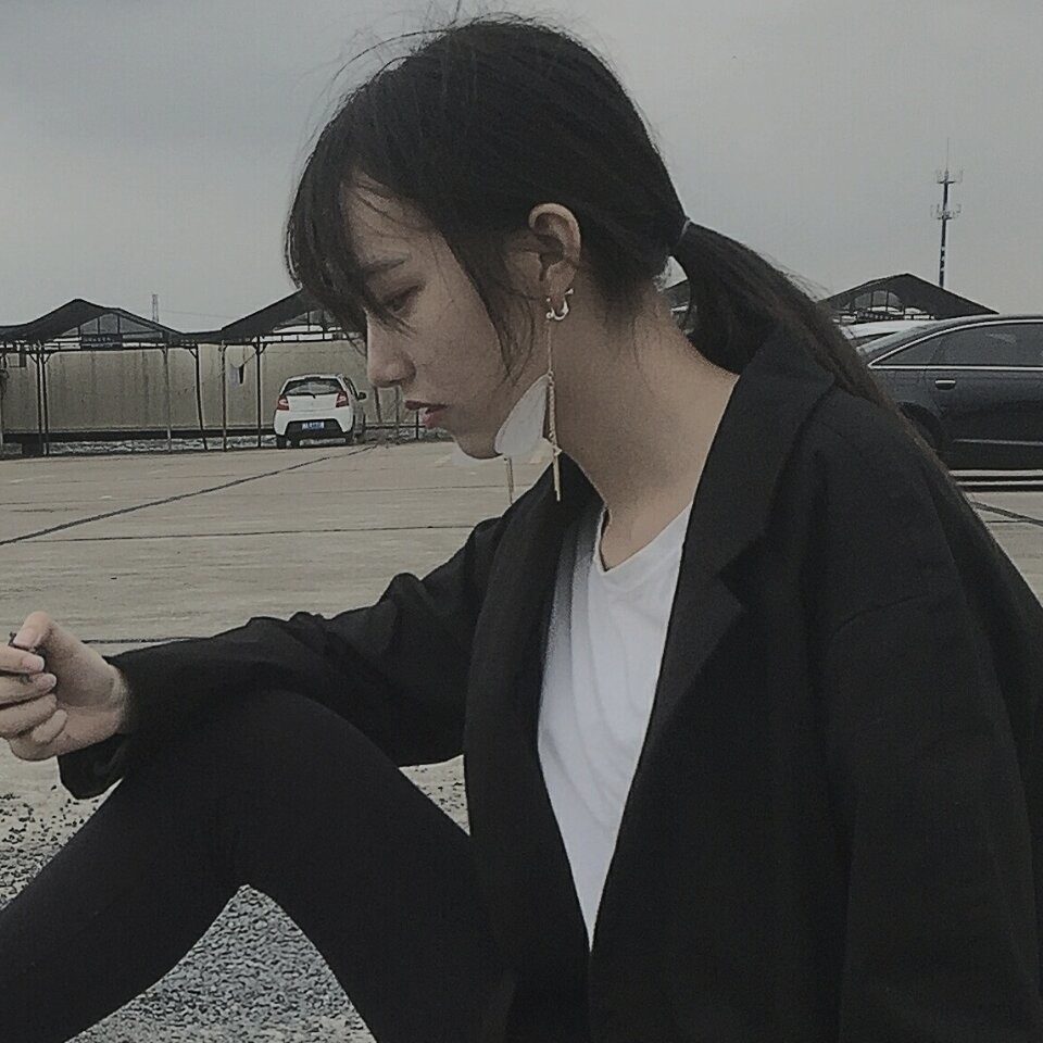 『江屿』小仙女的黑色系头像图源qq侵权歉删