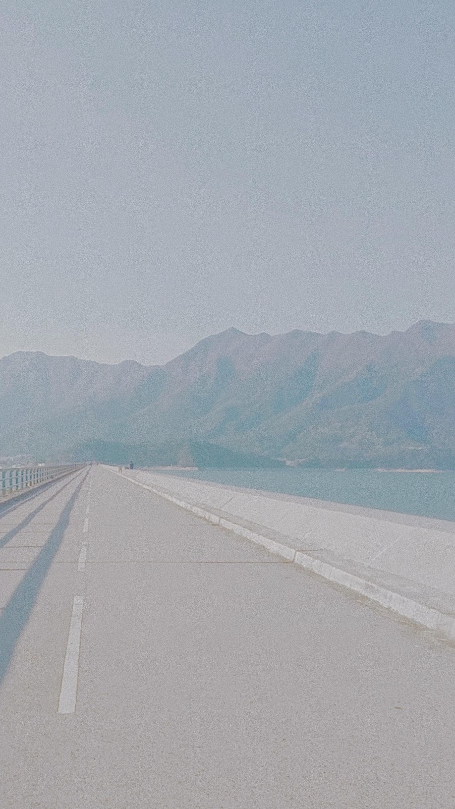 海 透明 清澈 唯美 美蓝 蓝色 蓝的 意境 开阔 场景 背景 壁纸 高清