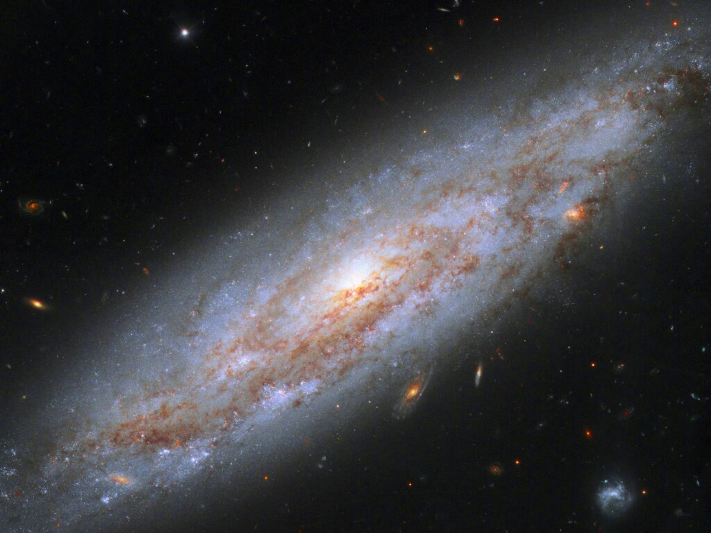 旋涡星系ngc 3972,位于大熊座,距离我们约为6500万光年,意味着这是