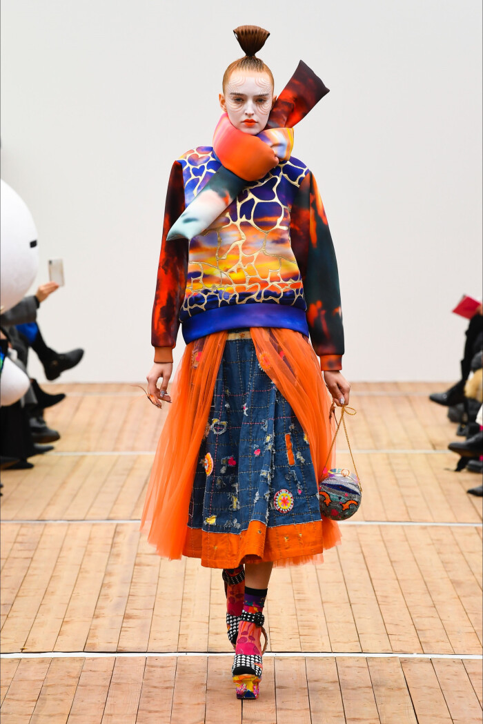 曼尼什·阿若拉(manish arora)于巴黎时装周发布2018秋冬系列时装秀