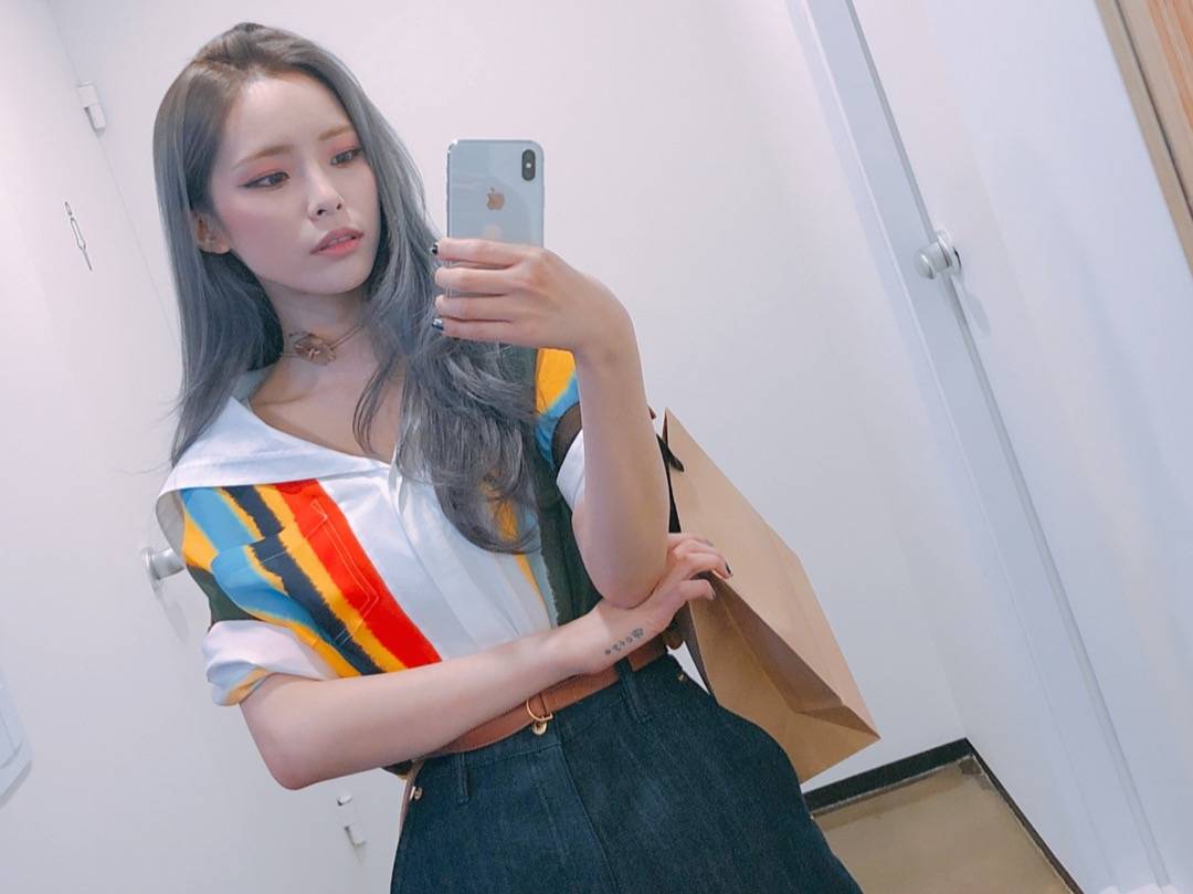 heize 壁纸近期ins更新自拍