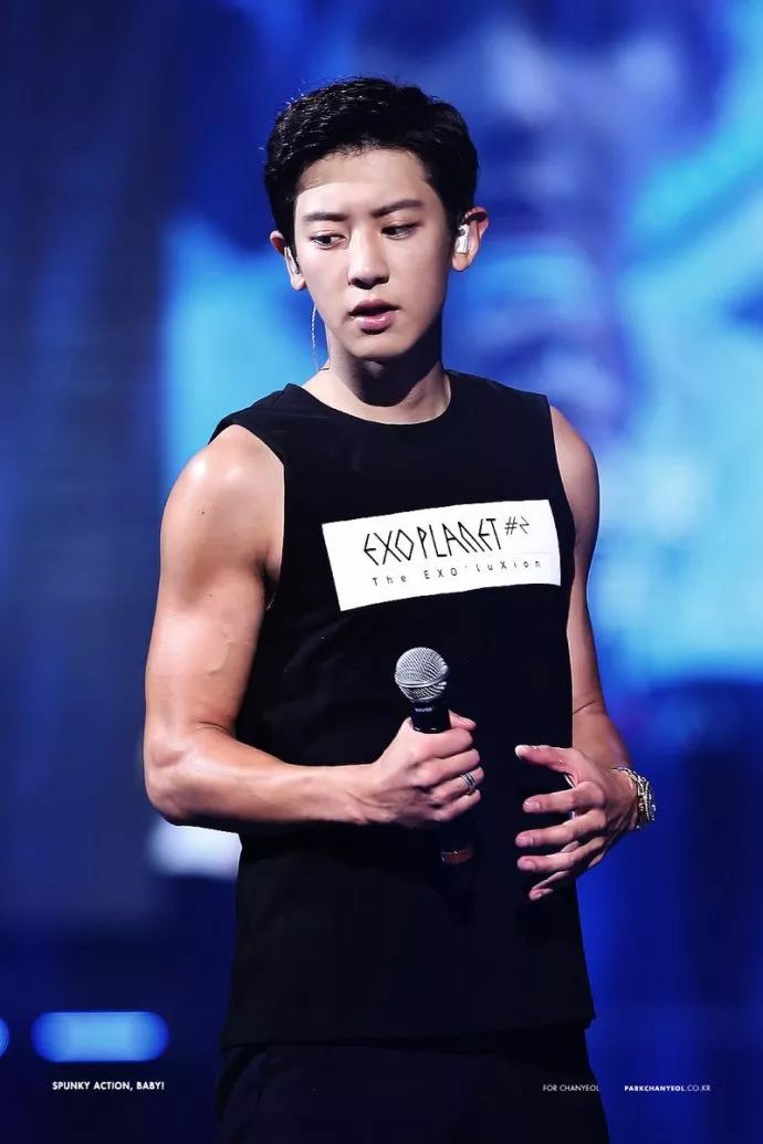 朴灿烈 灿烈 chanyeol 灿烈的肌肉进化史 cr.qq