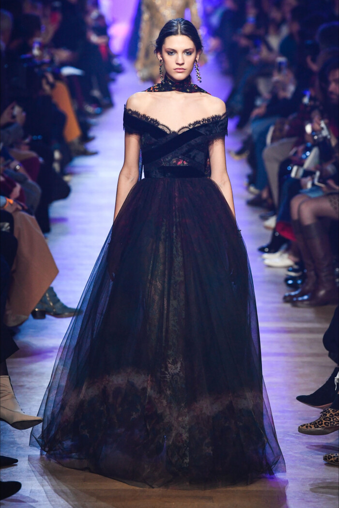 elie saab(艾莉·萨博)2018巴黎时装周秋冬高级成衣发布秀