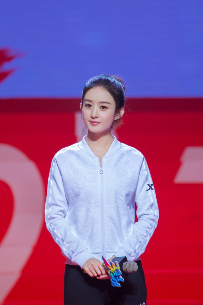 赵丽颖出席特步321跑步节活动