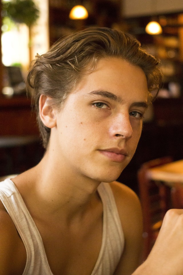 美国演员,cole sprouse,最近看河谷镇,没像剧里的各位小姐姐一样被男