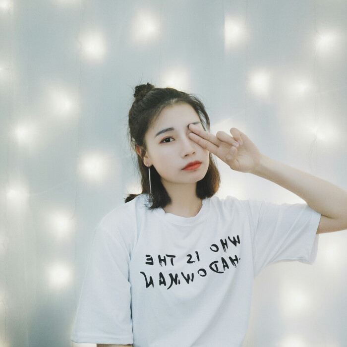 头像 美图 韩系 可爱 半身 个性 文艺 唯美 清新 气质 特写 黑白 女生