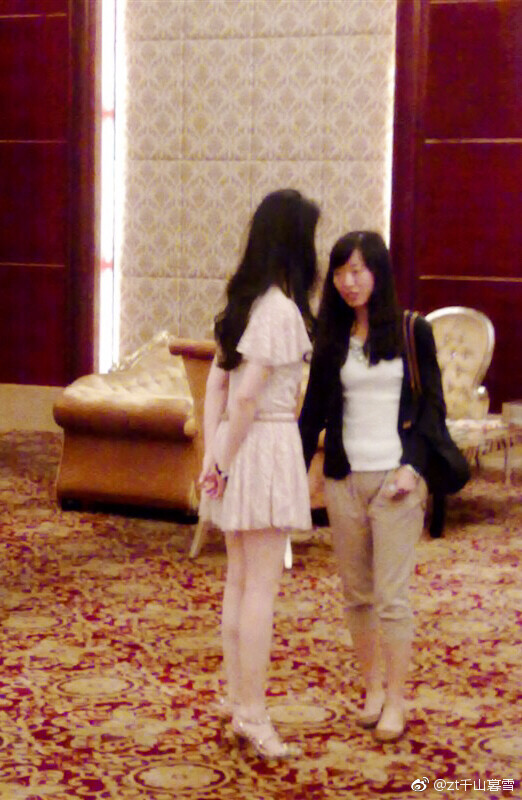 刘亦菲 2011年8月9日,卓多姿(z"dorz)2012年春季时尚新品发布会暨