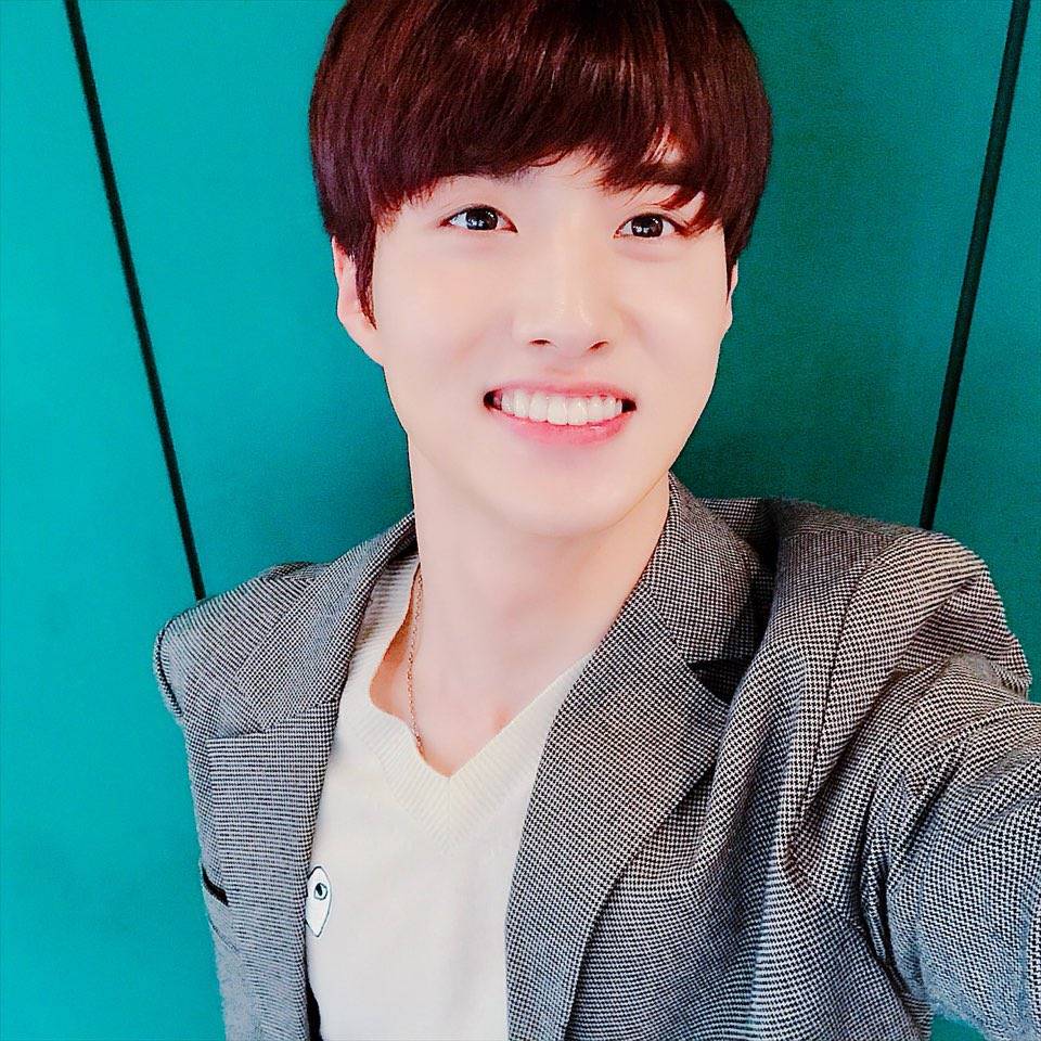 pentagon 吕畅九(yeoone)