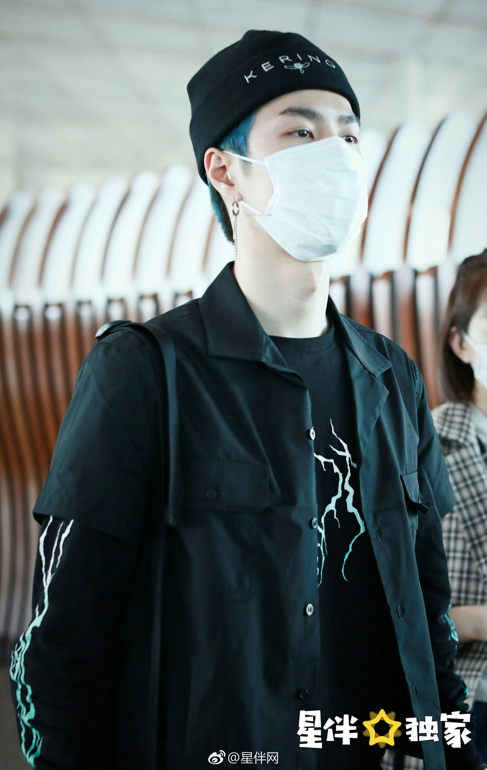 180415 北京出发 @uniq-王一博 cr:logo