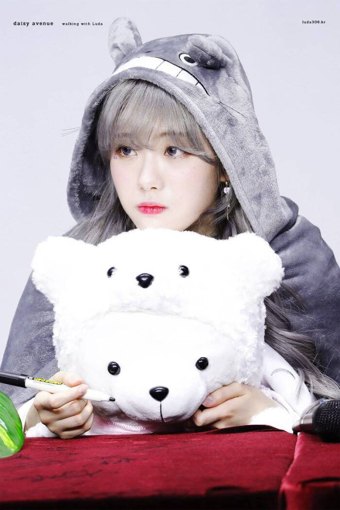 李露朵 luda