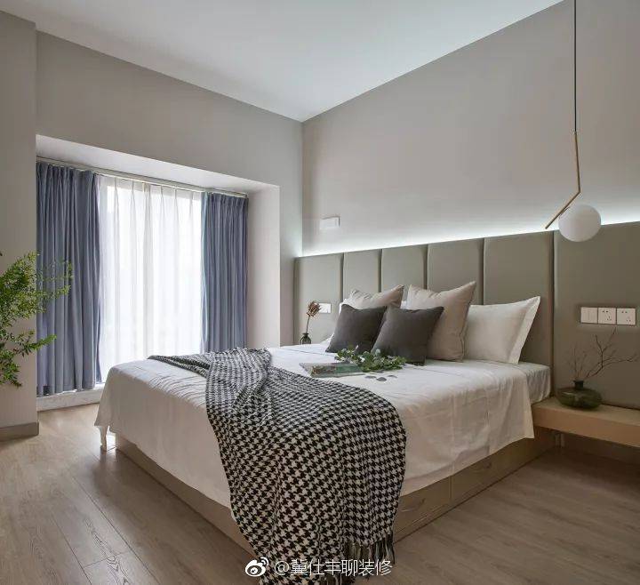 床后面如果没有床头的话,一定要厚实舒服的背"墙"
