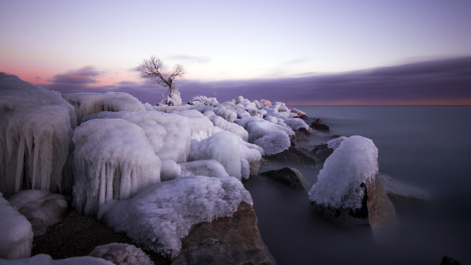 唯美的冬季雪景图片高清宽屏桌面壁纸.