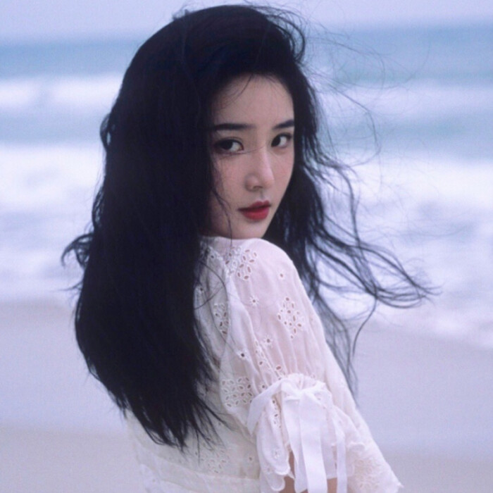 萌妹子 呆萌 女生头像 女头 半身头像 无水印 背景图 锁屏壁纸