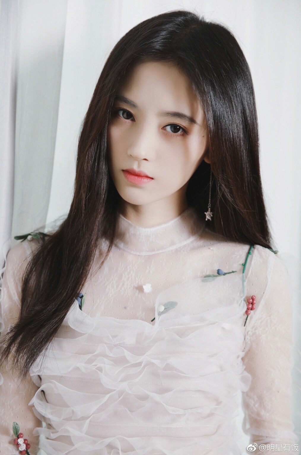 鞠婧祎 