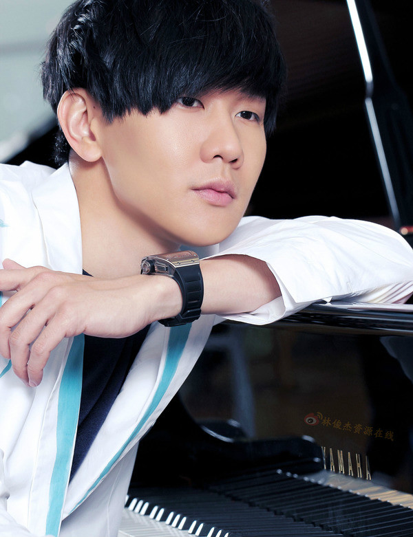 林俊杰(jj lin),1981年3月27日出生于新加坡,华语流行乐坛男歌手,词曲