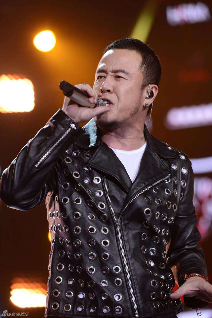 杨坤,1972年12月18日生于内蒙古自治区包头市,中国内地流行乐男歌手