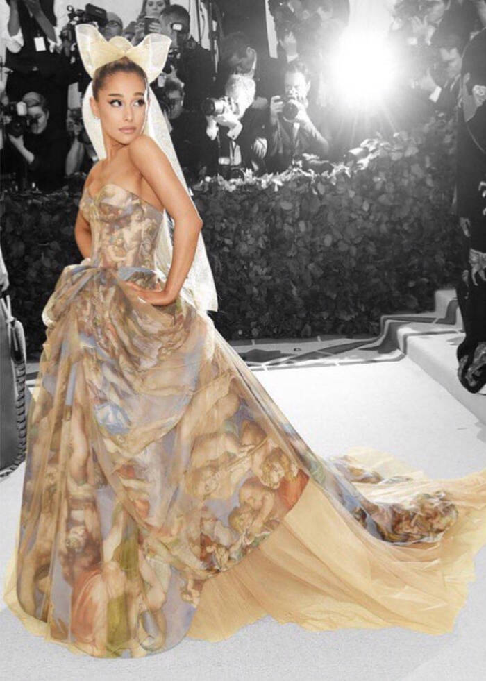 连指甲都那么精致 也是西斯廷教堂的壁画 #arianagrande# met gala