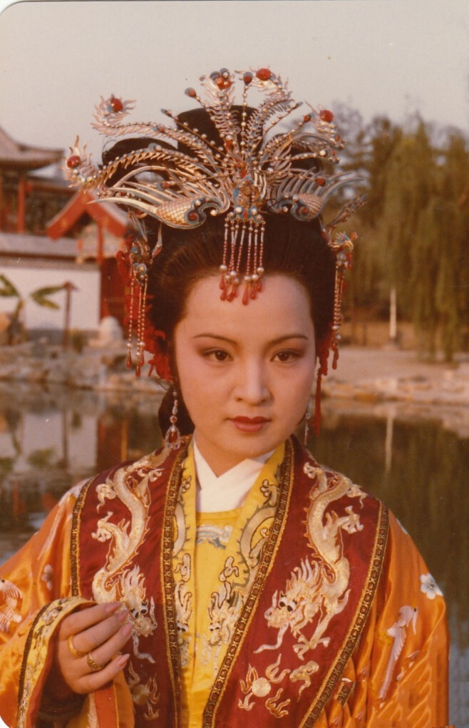 贾元春 