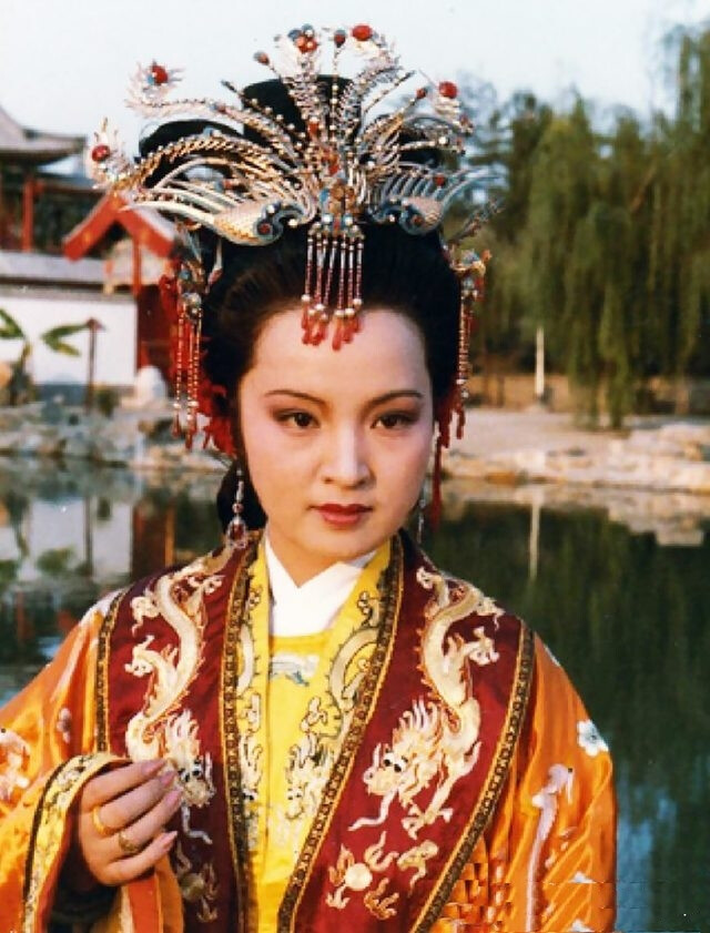 贾元春 