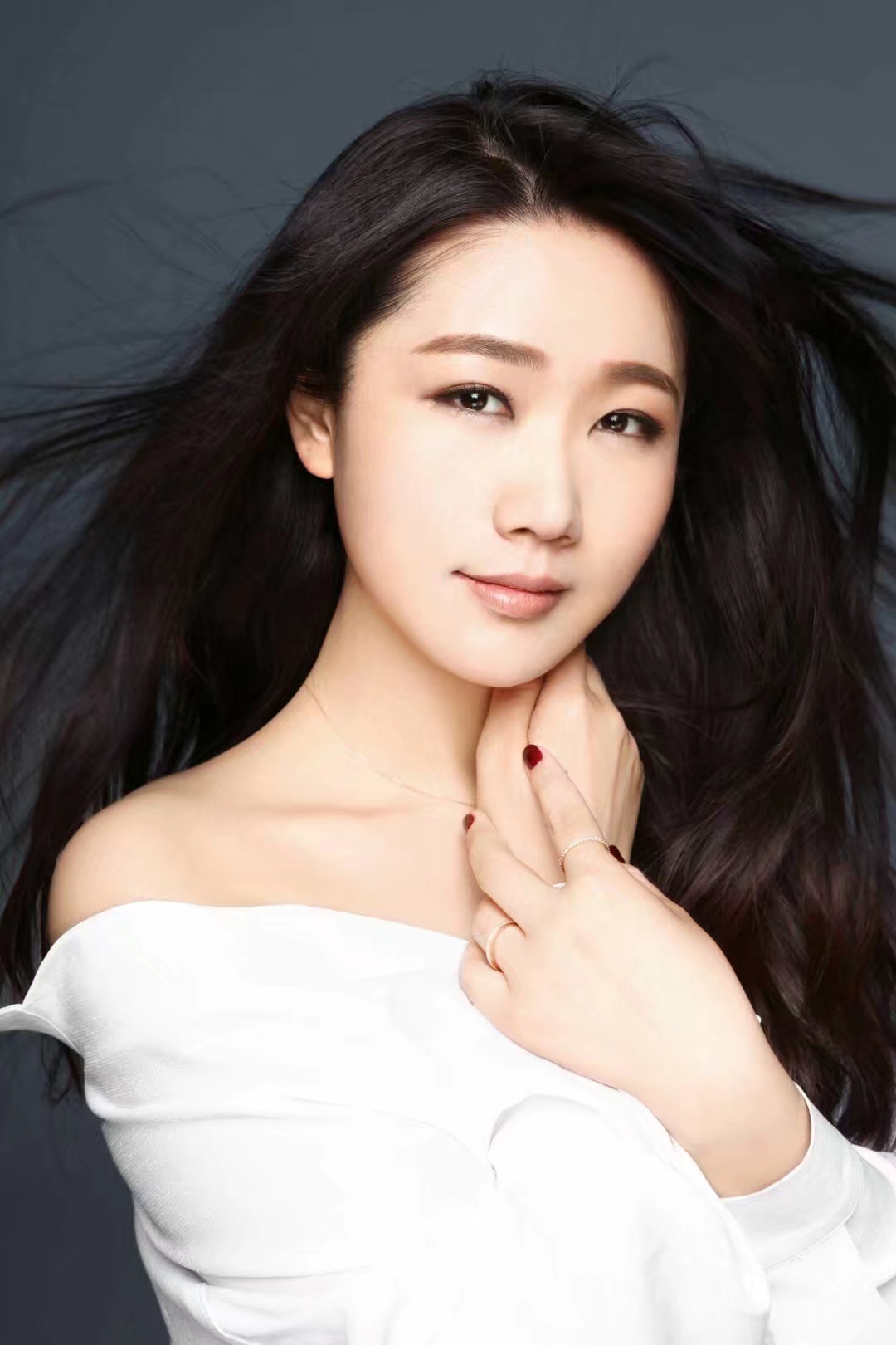 孙露,1986年6月27日出生于辽宁省,中国内地女歌手.